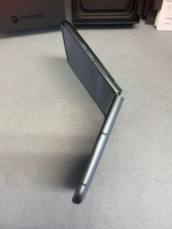 ���� SIM�ե꡼ MOTOROLA razr 50s 256GB �����饰�쥤��