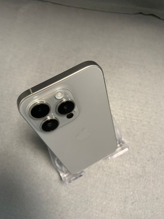 �ۤܿ��� ���åץ륹�ȥ��� SIM�ե꡼ iPhone15 Pro 256GB �ʥ���������˥���