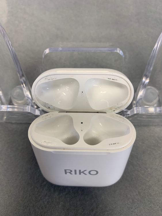 ���ʡ�AirPods  �裲���塡PV7N2J/A