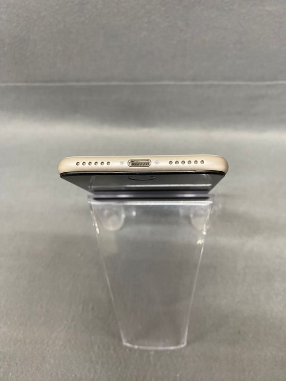 ���ʡ������ǡ�SIM�ե꡼��iPhoneSE����3����  64GB ���������饤�ȿ�