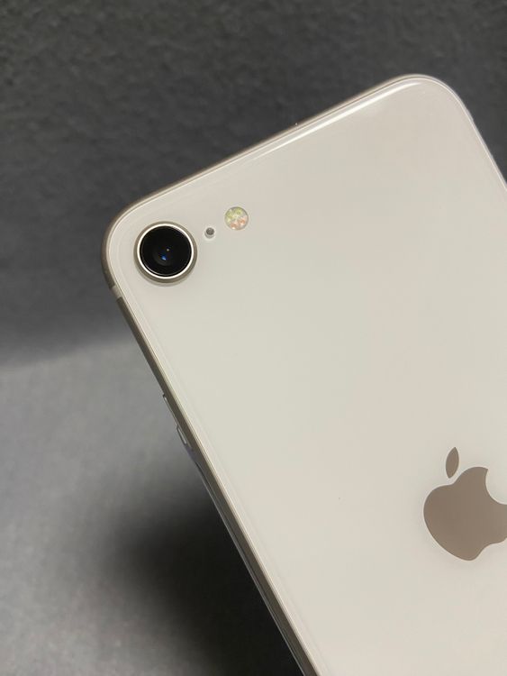超美品 国内版 SIMフリー iPhoneSE 第3世代  128GB スターライト色