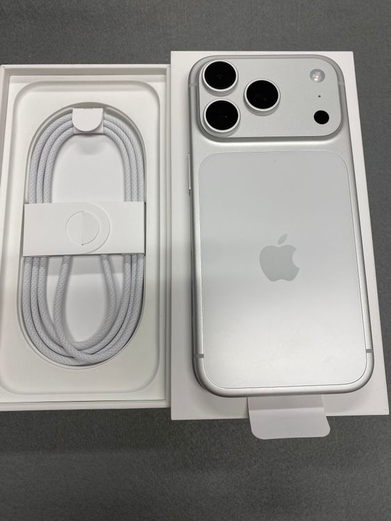 ����̤���ѡ������ǡ�sim�ե꡼��iPhone17 pro 256GB