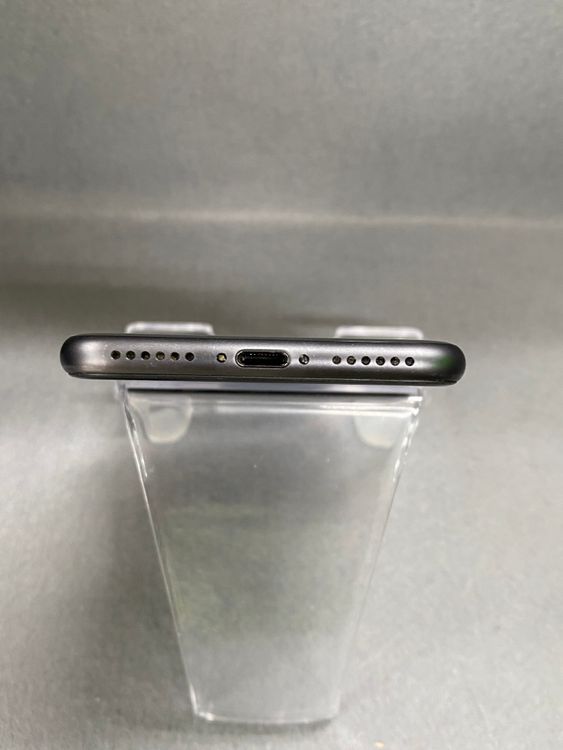 ���ʡ������ǡ�SIM�ե꡼��iPhone8��64GB ���ڡ������졼��