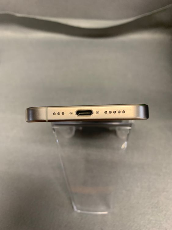 Ķ���ʡ������ǡ�SIM�ե꡼iPhone15pro 128GB �ʥ���������󥦥࿧