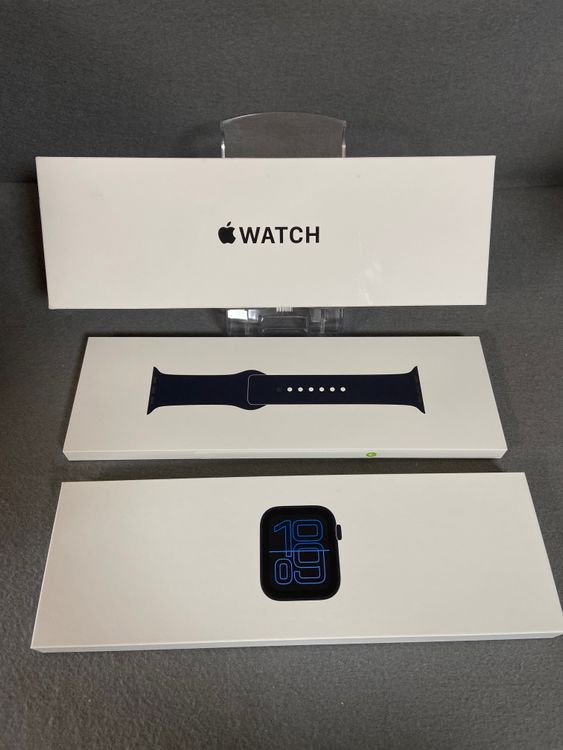 ����̤���� Apple Watch SE ��3���� GPS�� 44mm �ߥåɥʥ��ȥ�����