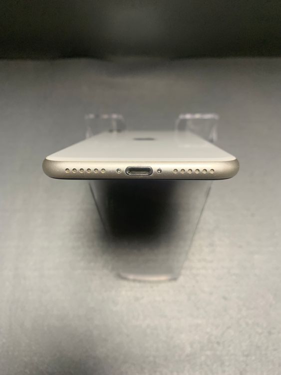 ���� ������ SIM�ե꡼ iPhoneSE ��3���� 64GB �������饤�ȿ�