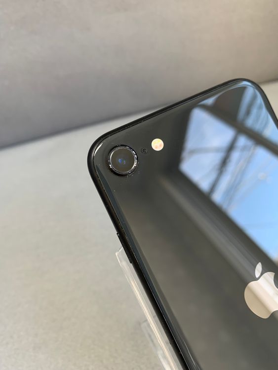 ���� Apple���ȥ��� SIM�ե꡼ iPhoneSE �裲���� 64GB �֥�å���
