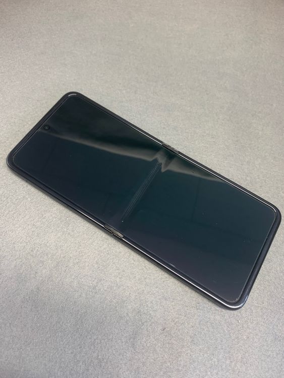 ���� SIM�ե꡼ MOTOROLA razr 50s 256GB �����饰�쥤��