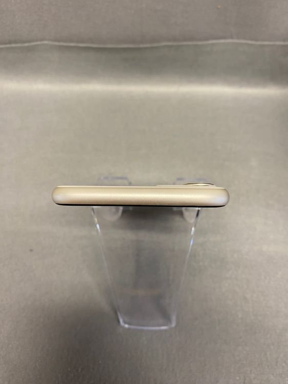 ���ʡ������ǡ�SIM�ե꡼��iPhone 11 64GB �ۥ磻�ȿ�