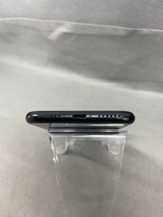 ���ʡ������ǡ�SIM�ե꡼��iPhoneSE��3���� 64GB���ߥåɥʥ��ȿ�