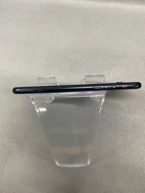 ���� ������ SIM�ե꡼ iPhoneSE ��3����  128GB �ߥåɥʥ��ȿ�