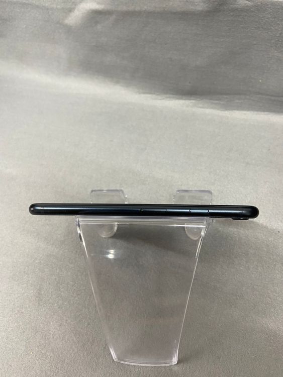 ���ʡ������ǡ�SIM�ե꡼��iPhoneSE��3���� 64GB���ߥåɥʥ��ȿ�