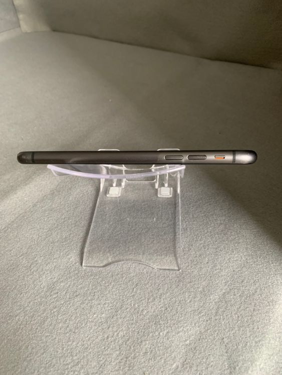 ���ʡ������ǡ�SIM�ե꡼��iPhone11 128GB �֥�å���