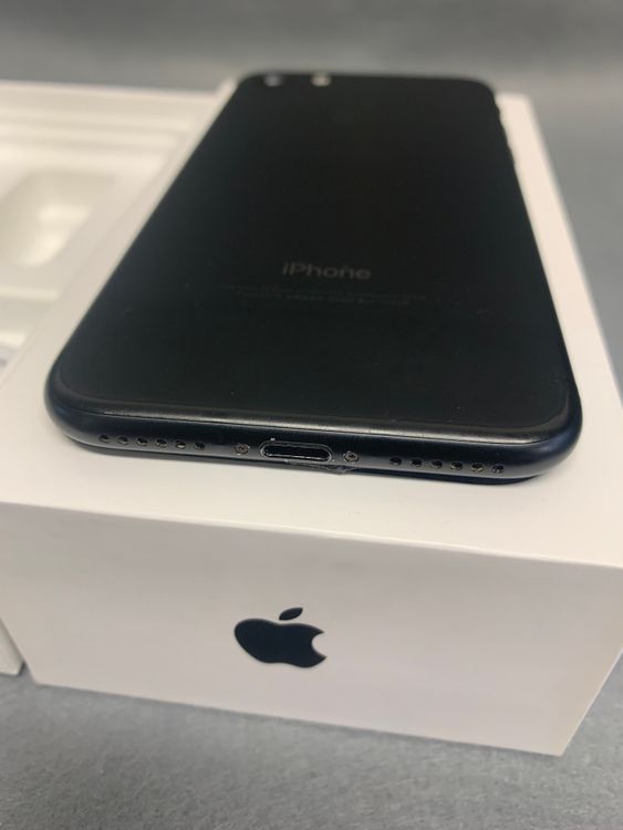 ���ʡ������ǡ�SIM�ե꡼��iPhone7�� 128GB �֥�å���