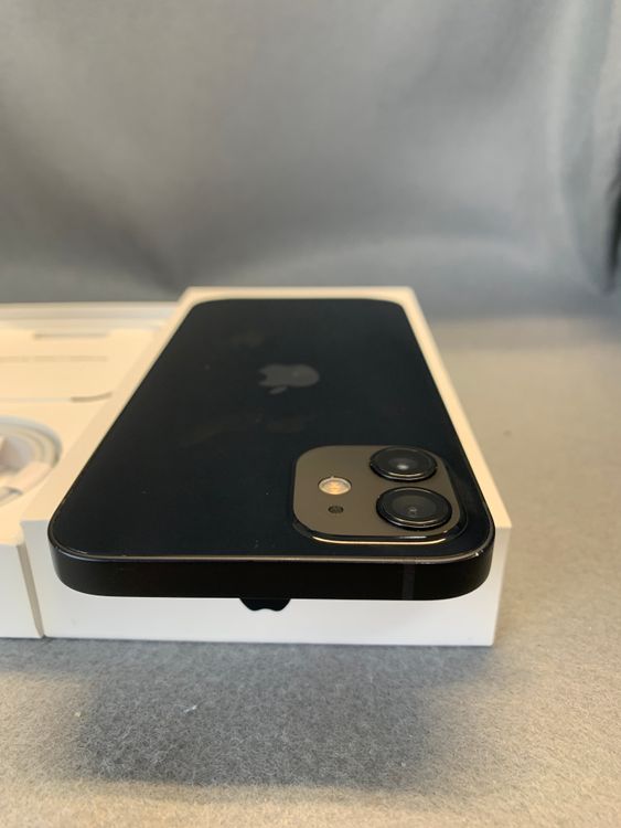 ���ʡ������ǡ�SIM�ե꡼��iPhone12�� 128GB �֥�å���