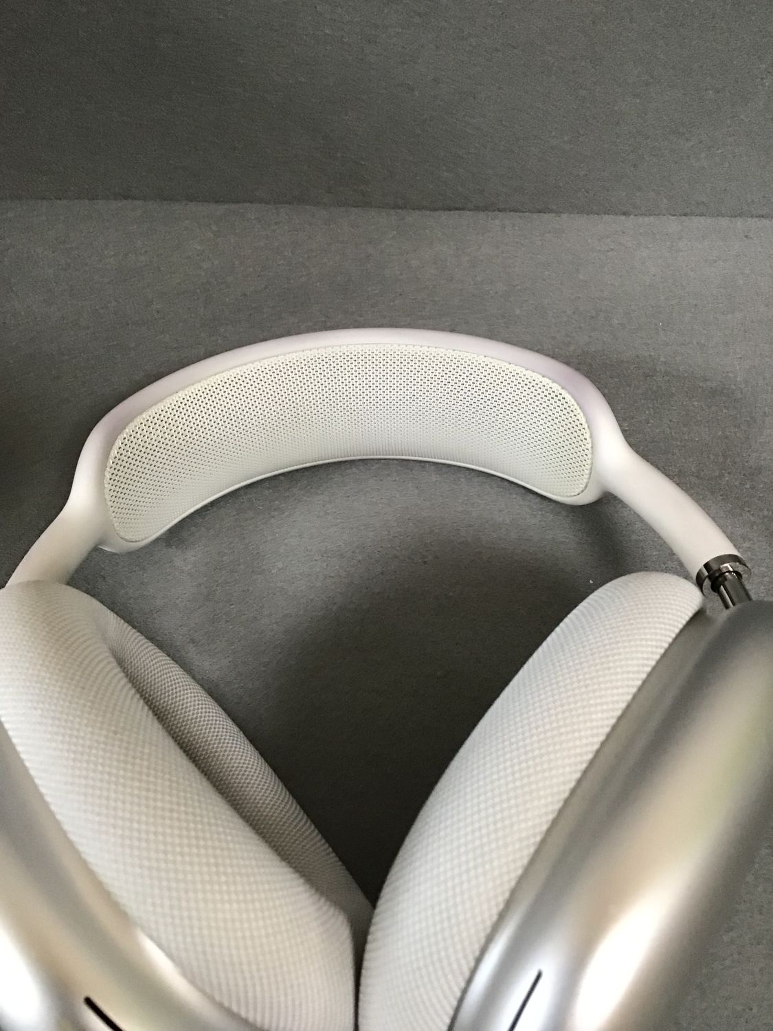 美品 AirPods Max シルバー A2096 スタンド、カバー付属 美品 AirPods Max シルバー A2096 スタンド、カバー付属 AirPods