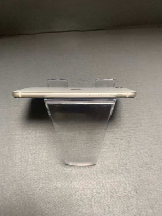 ���� ������ SIM�ե꡼ iPhoneSE ��3���� 64GB �������饤�ȿ�