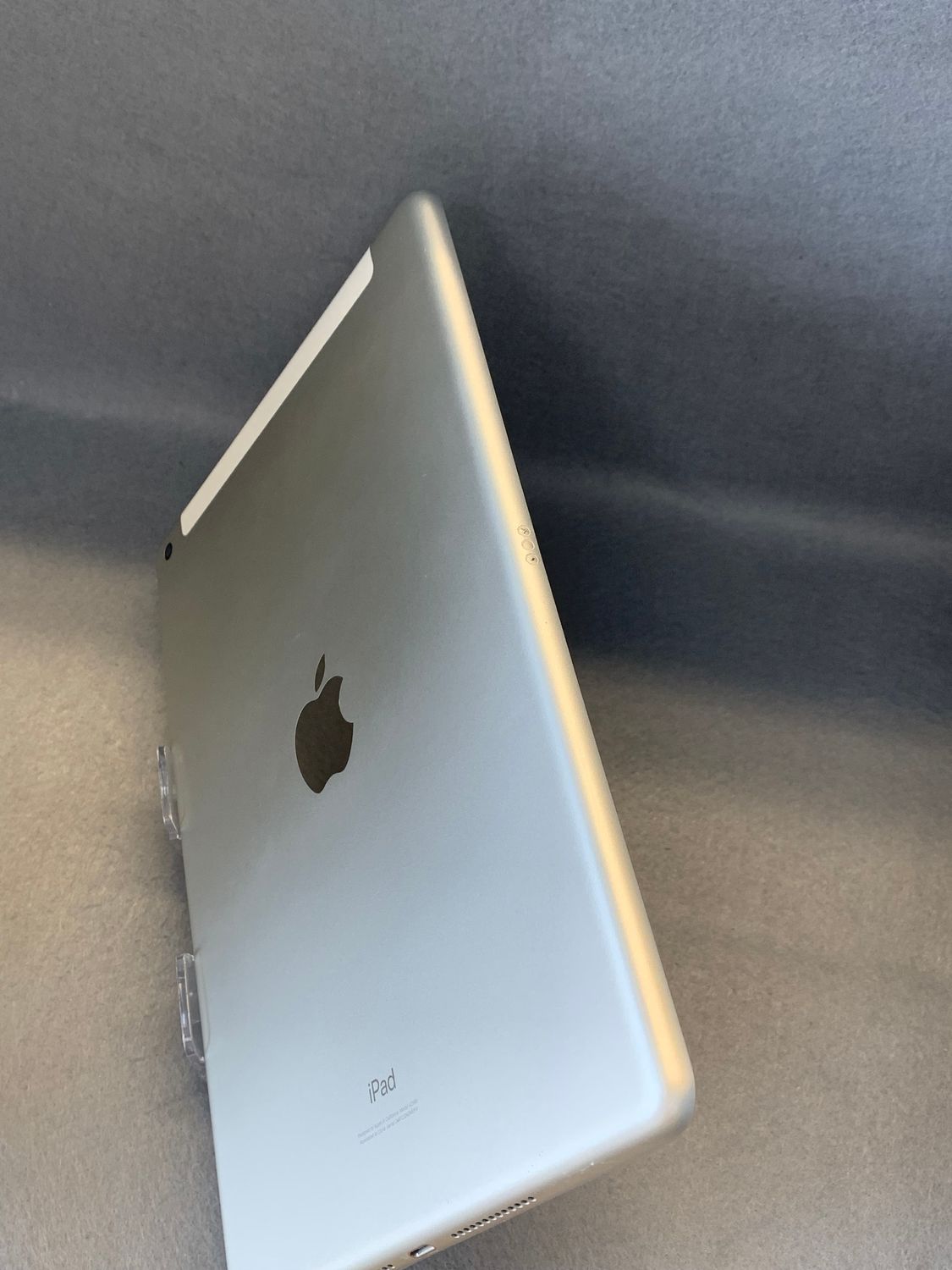 ムスビー｜美品 国内版 iPad 第7世代 32GB Wi-Fi +Cellular版 シルバー