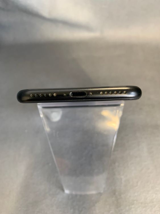 Ķ���ʡ������ǡ�SIM�ե꡼��iPhoneSE �������� 64GB �֥�å���