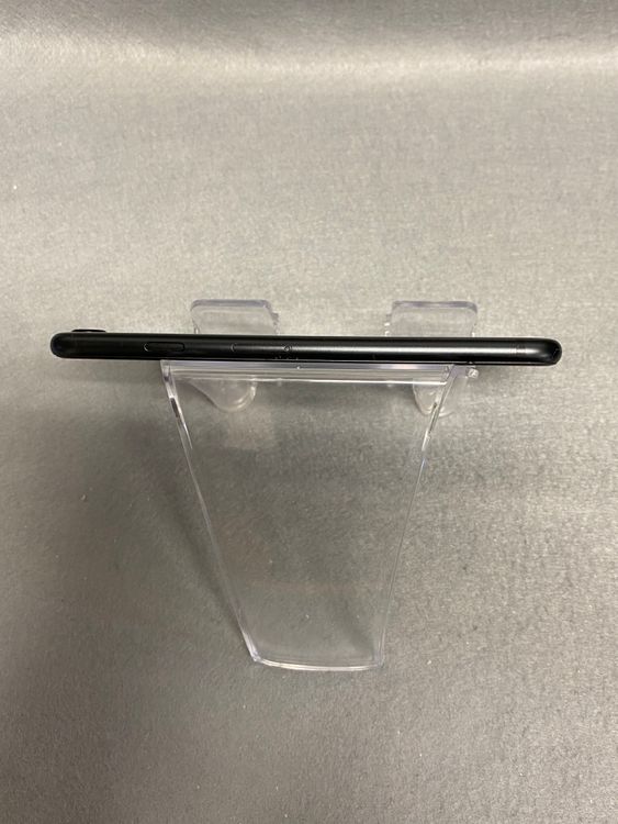 ���ʡ������ǡ�SIM�ե꡼��iPhoneSE�������� 128GB �֥�å���