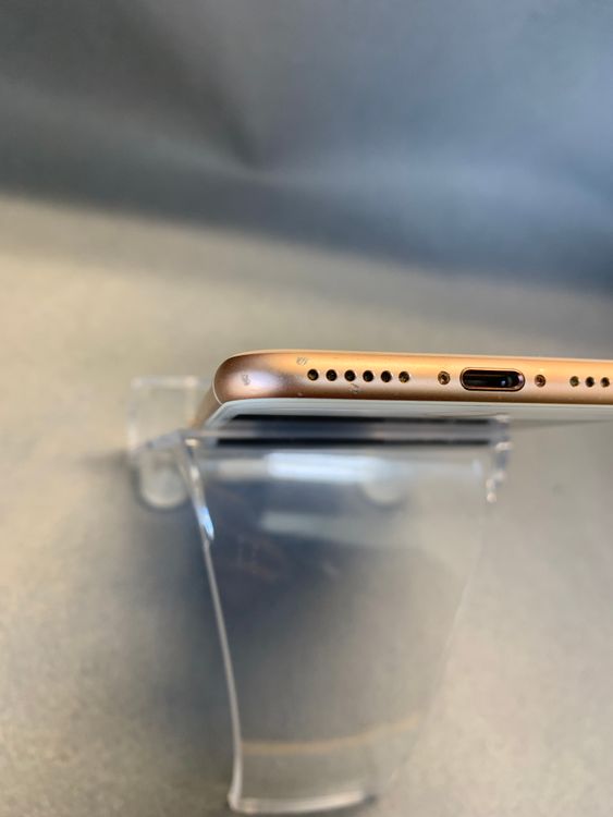 ���ʡ������ǡ�SIM�ե꡼��iPhone8�� 64GB ������ɿ�