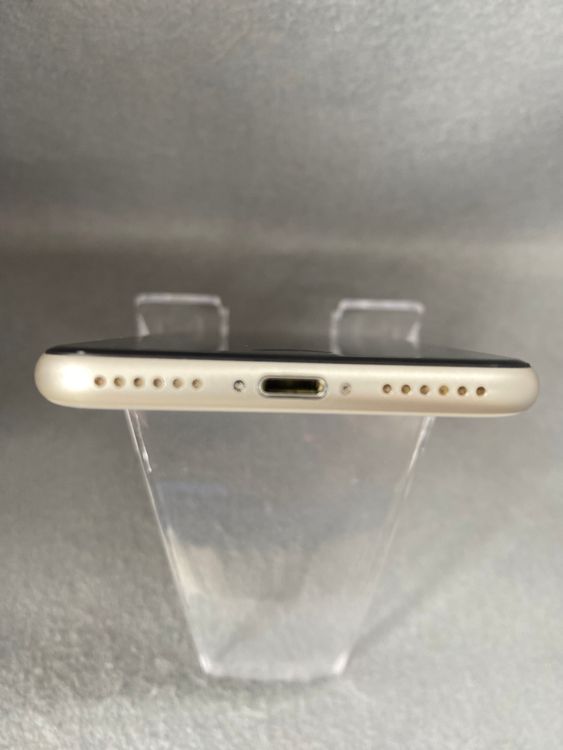 ���ʡ������ǡ�SIM�ե꡼��iPhoneSE ��3���� 256GB �������饤�ȿ�