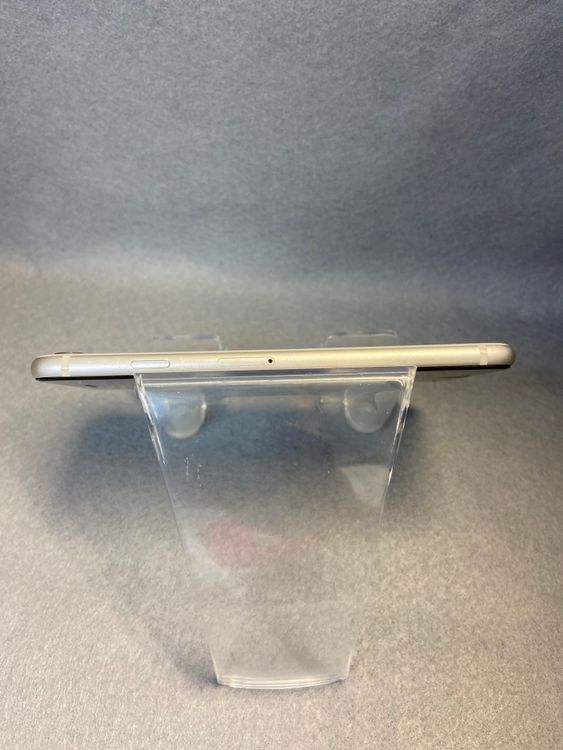 ���ʡ������ǡ�SIM�ե꡼��iPhoneSE ��3���塡64GB �������饤�ȿ�