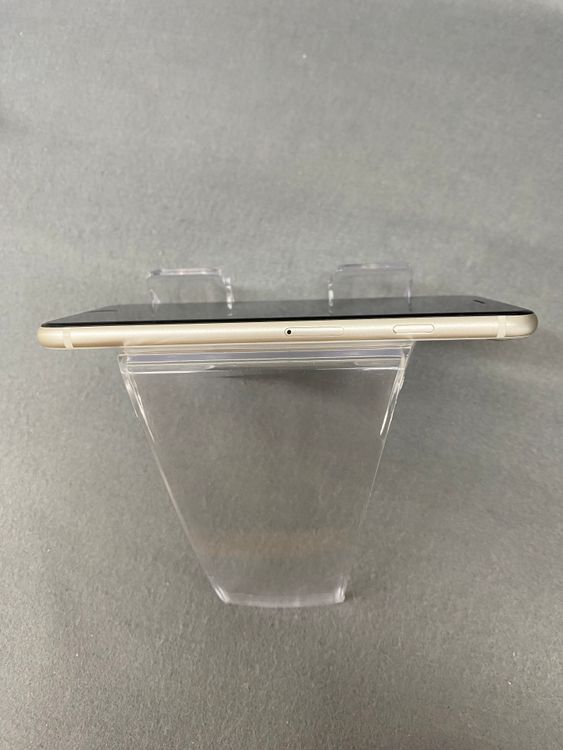 ���ʡ������ǡ�SIM�ե꡼��iPhoneSE ��3����  128GB �������饤�ȿ�