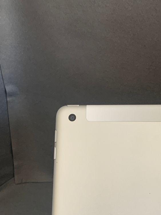 ���� SIM�ե꡼ iPad ��9���� 64GB Wi-Fi+Cellular�� ����С���