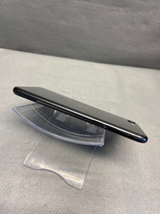 ���ʡ������ǡ�SIM�ե꡼��iPhoneSE ��2���塡 64GB �֥�å���