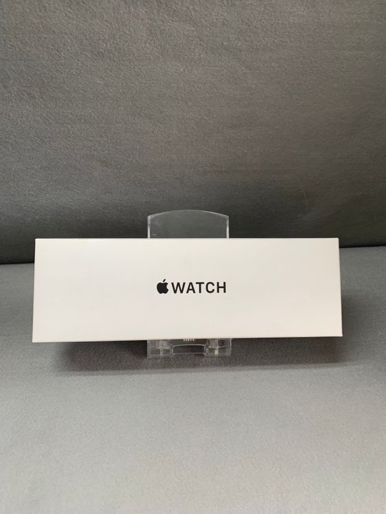 ����̤���� Apple Watch SE ��3���� GPS�� 40mm �ߥåɥʥ��ȥ���ߥ˥���