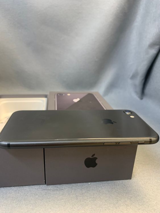 ���ʡ������ǡ�SIM�ե꡼��iPhone8��64GB ���ڡ������졼��