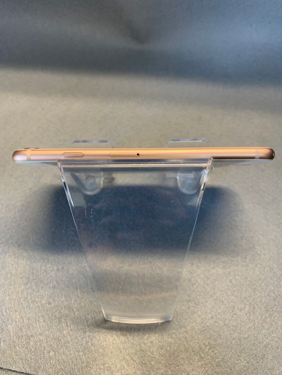 ���ʡ������ǡ�SIM�ե꡼��iPhone8�� 64GB ������ɿ�