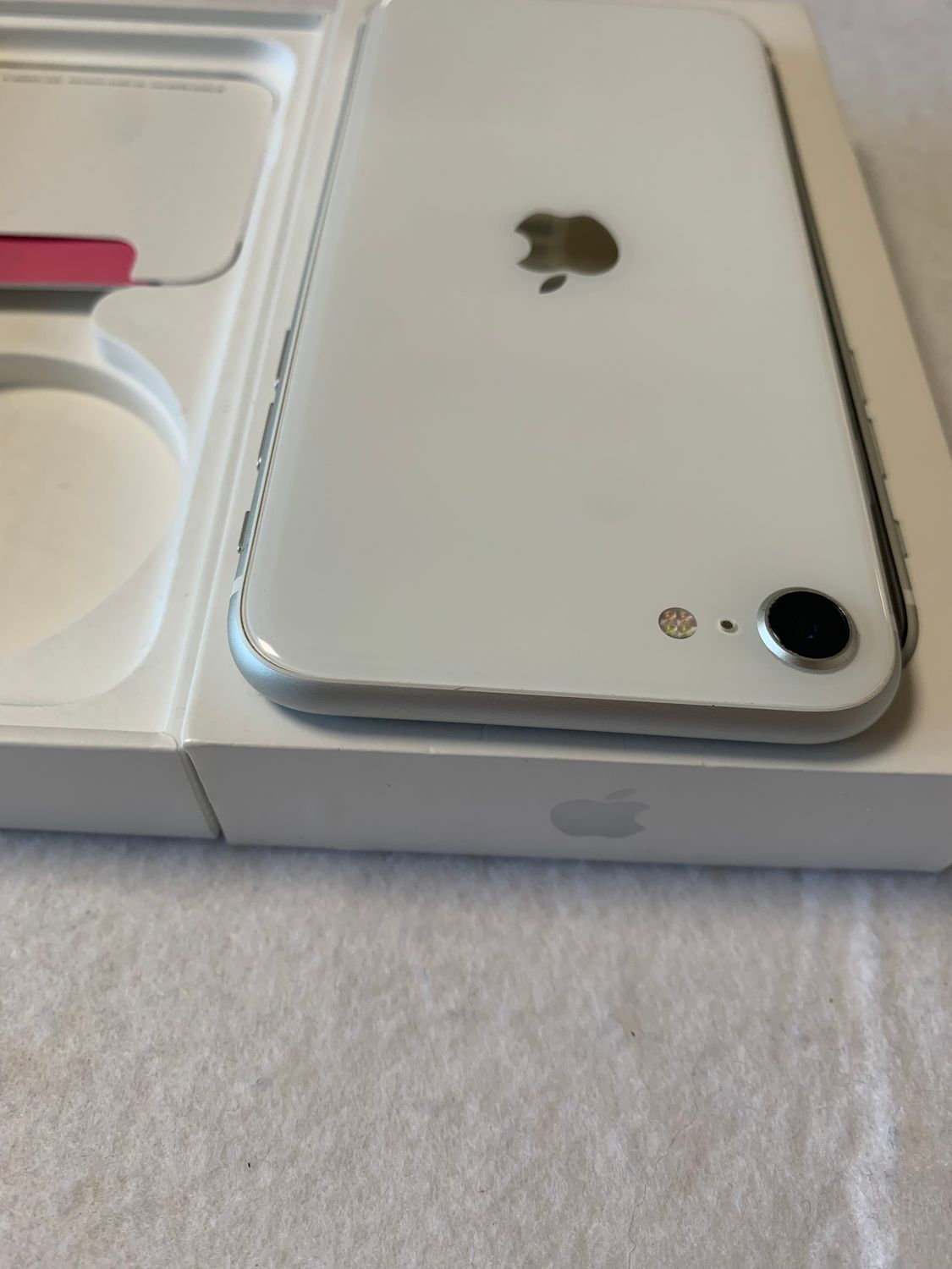 ムスビー｜超美品 国内版 simフリー iPhoneSE 第2世代 128GB 