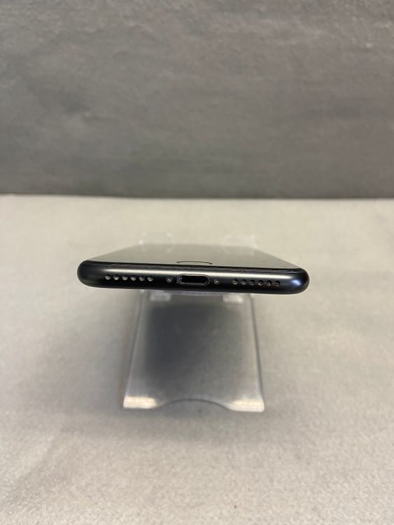 Ķ���� ������ SIM�ե꡼ iPhoneSE ��2���� 64GB �֥�å���