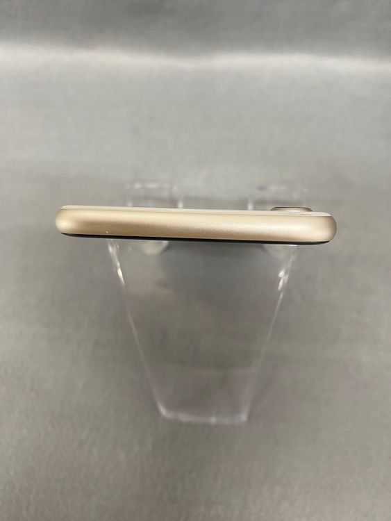 ���ʡ������ǡ�SIM�ե꡼��iPhoneSE ��3����  128GB �������饤�ȿ�