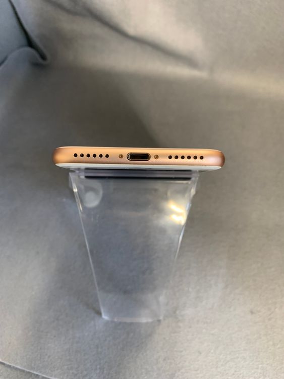 ���ʡ������ǡ�SIM�ե꡼��iPhone8 64GB ������ɿ�