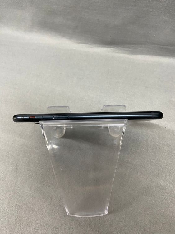 ���ʡ������ǡ�SIM�ե꡼��iPhoneSE��3���� 64GB���ߥåɥʥ��ȿ�