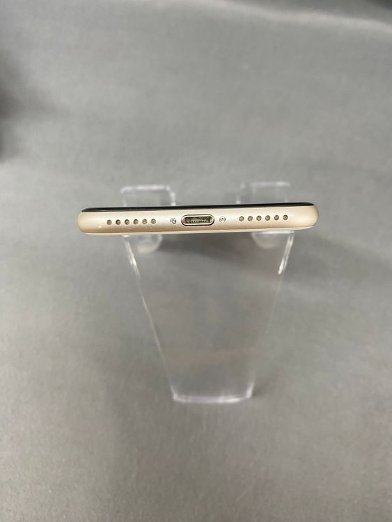 ���ʡ������ǡ�SIM�ե꡼��iPhoneSE ��3����  128GB �������饤�ȿ�
