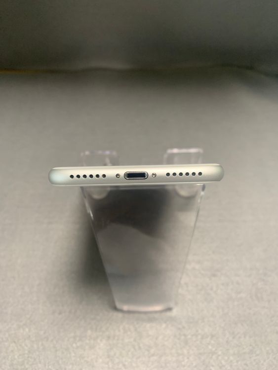   SIMե꡼ iPhone8 64GB С