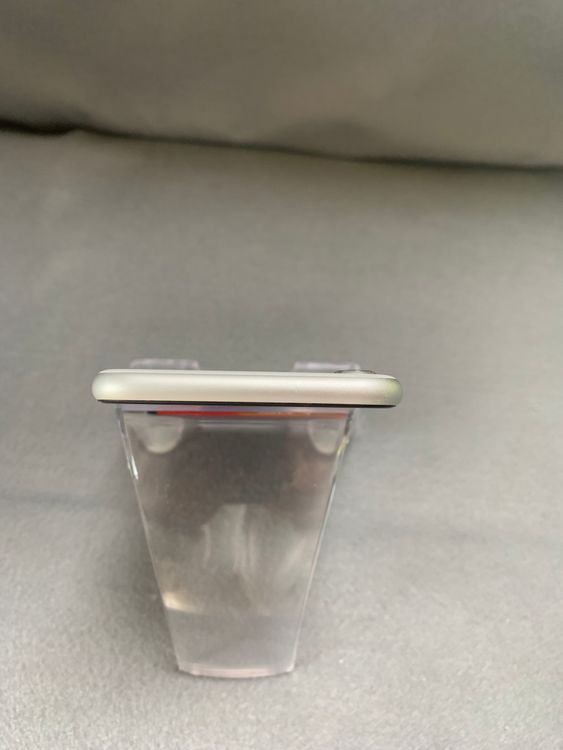 美品 国内版 SIMフリー iPhoneSE 第2世代 64GB ホワイト色