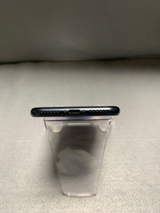 美品 国内版 SIMフリー iPhoneSE 第2世代 64GB ブラック色