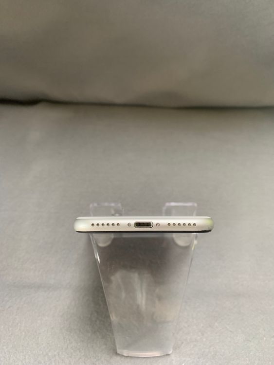 美品 国内版 SIMフリー iPhoneSE 第2世代 64GB ホワイト色