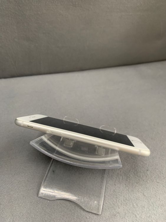 Ķ���� ������ SIM�ե꡼ iPhone8 64GB ����С���