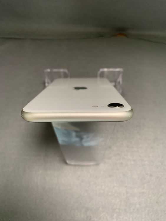 ���� ������ SIM�ե꡼ iPhoneSE ��3���� 64GB �������饤�ȿ�