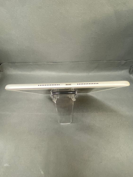 Ķ���� ������ SIM�ե꡼ iPad ��7���� 32GB ����С���