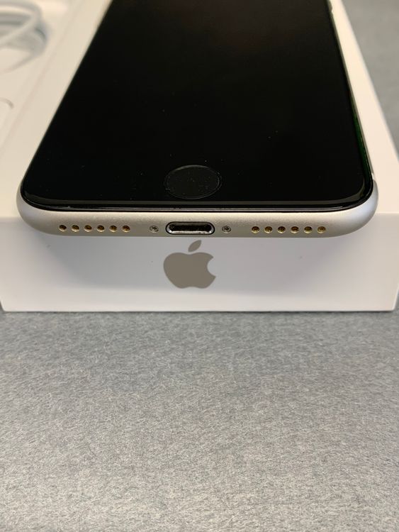 ���ʡ������ǡ�SIM�ե꡼��iPhoneSE ��3���塡 64GB �������饤�ȿ�