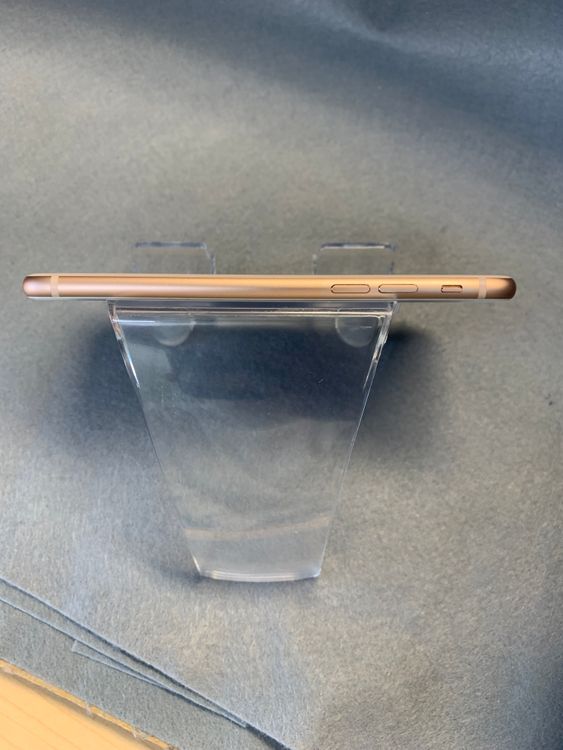 ���ʡ������ǡ�SIM�ե꡼��iPhone 8�� 64GB ������ɿ�