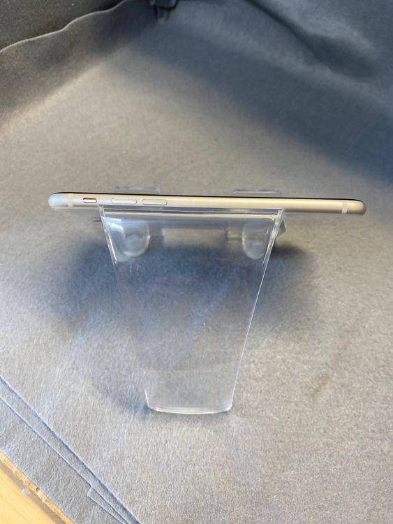 ���ʡ������ǡ�SIM�ե꡼��iPhoneSE�軰���� 64GB �ۥ磻�ȿ�