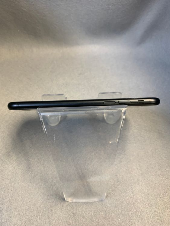 ���ʡ������ǡ�SIM�ե꡼��iPhoneSE ��2���塡 64GB �֥�å���